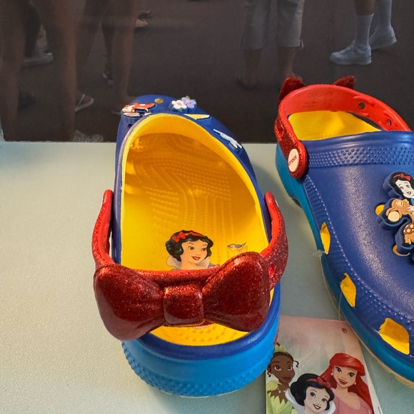 Snow White Crocs - Picture 4 of 6